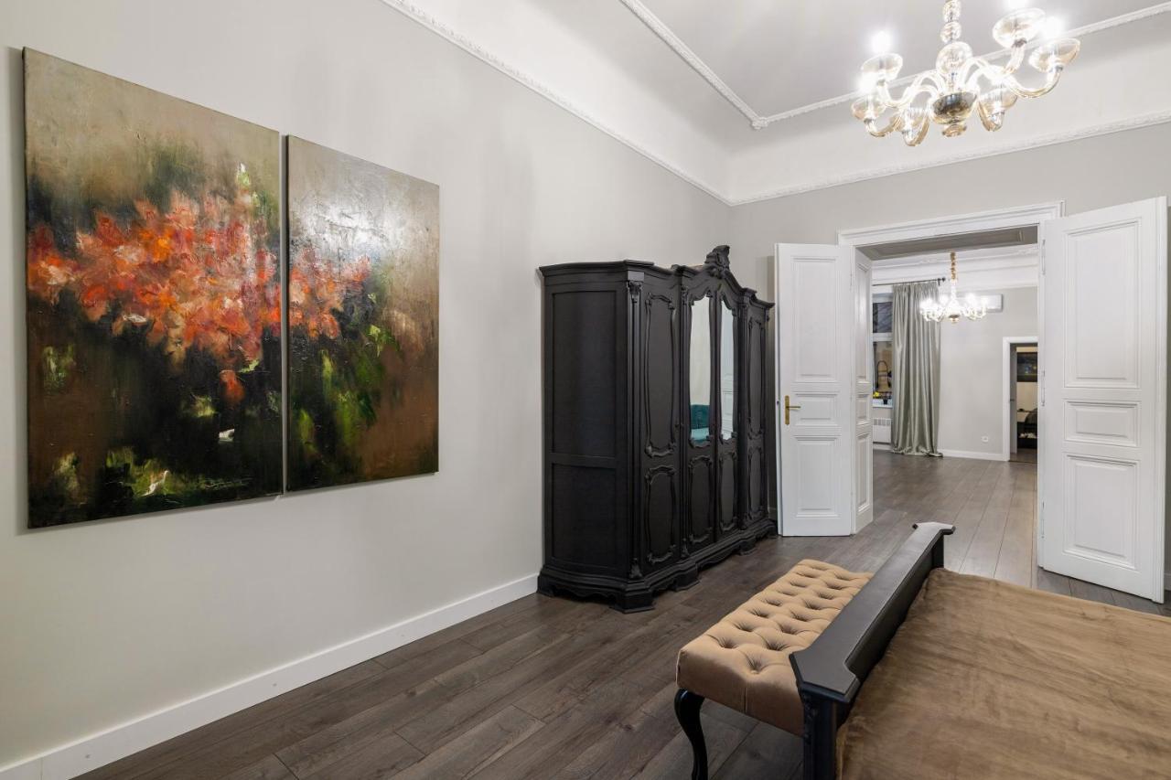 3 Room Apartments , Rohatyntsyv Street Lviv Eksteriør bilde