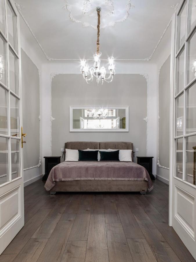 3 Room Apartments , Rohatyntsyv Street Lviv Eksteriør bilde