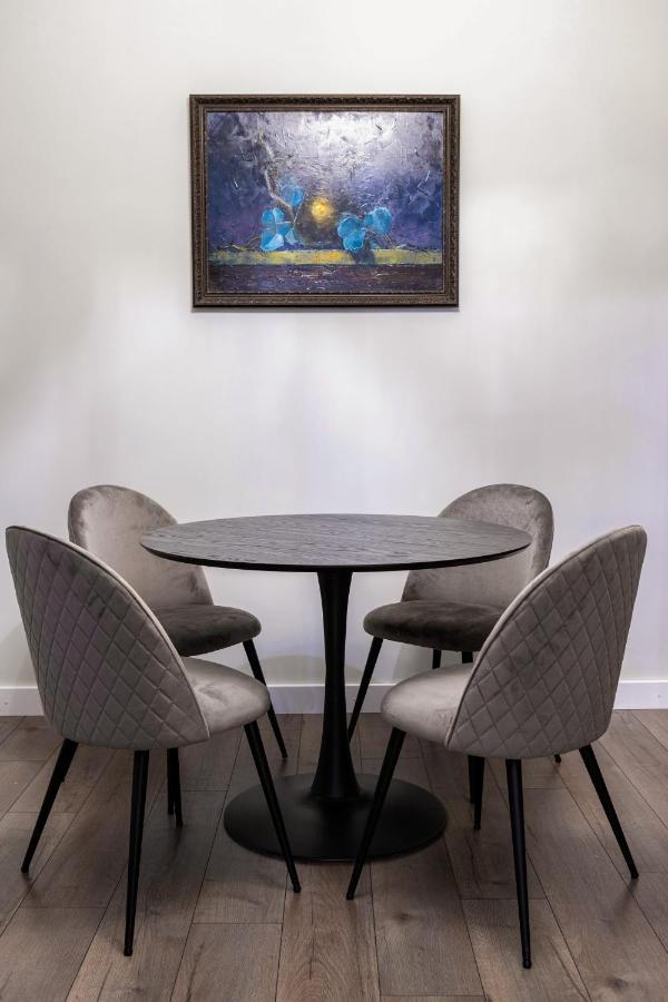 3 Room Apartments , Rohatyntsyv Street Lviv Eksteriør bilde