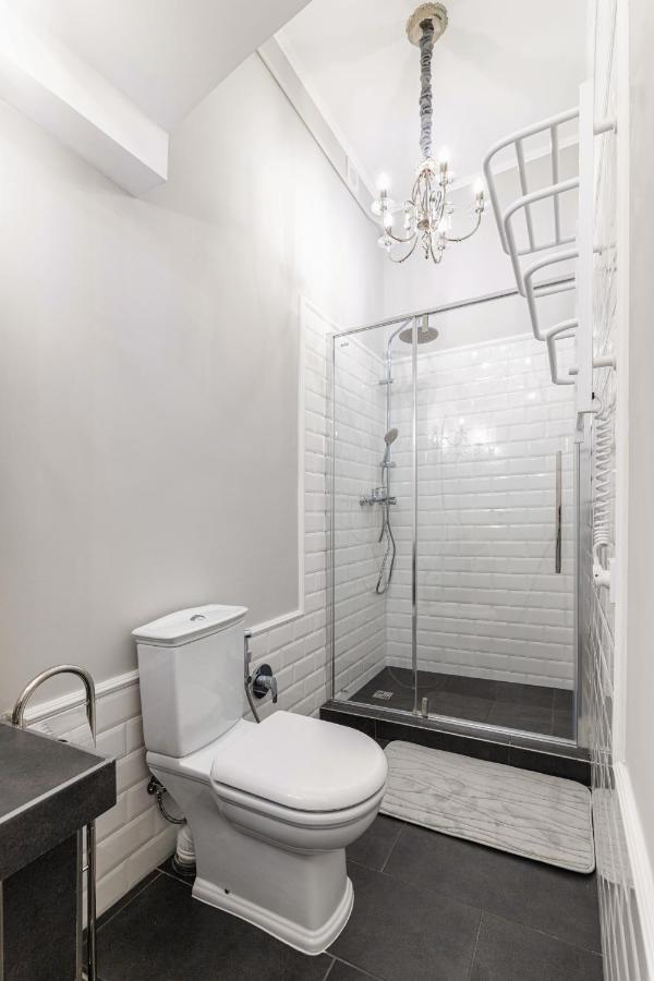 3 Room Apartments , Rohatyntsyv Street Lviv Eksteriør bilde