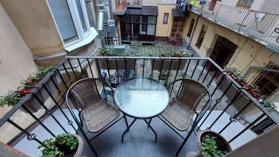 3 Room Apartments , Rohatyntsyv Street Lviv Eksteriør bilde